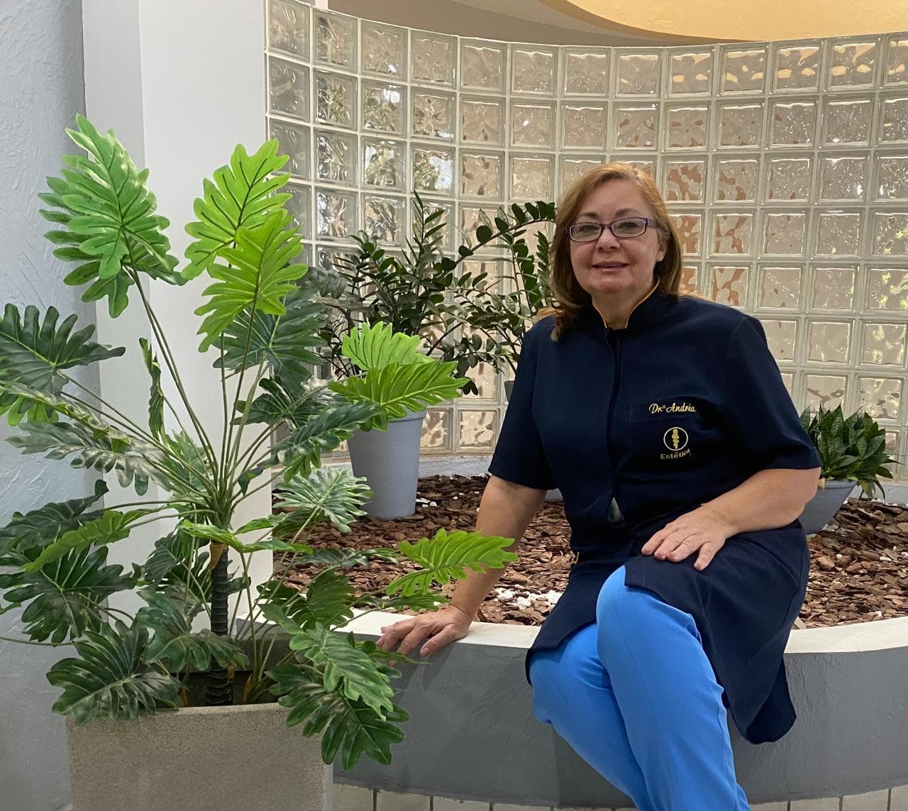 Dra. Andrea Fonseca em sua clínica